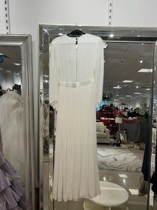 ELIZABETH & JAMES Ivory Pleated Long Sleeve Maxi Dress - Picture 5 of 5